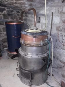 Distillation à façon 20160814 224055 e1488550328697 225x300 - Distillation à façon